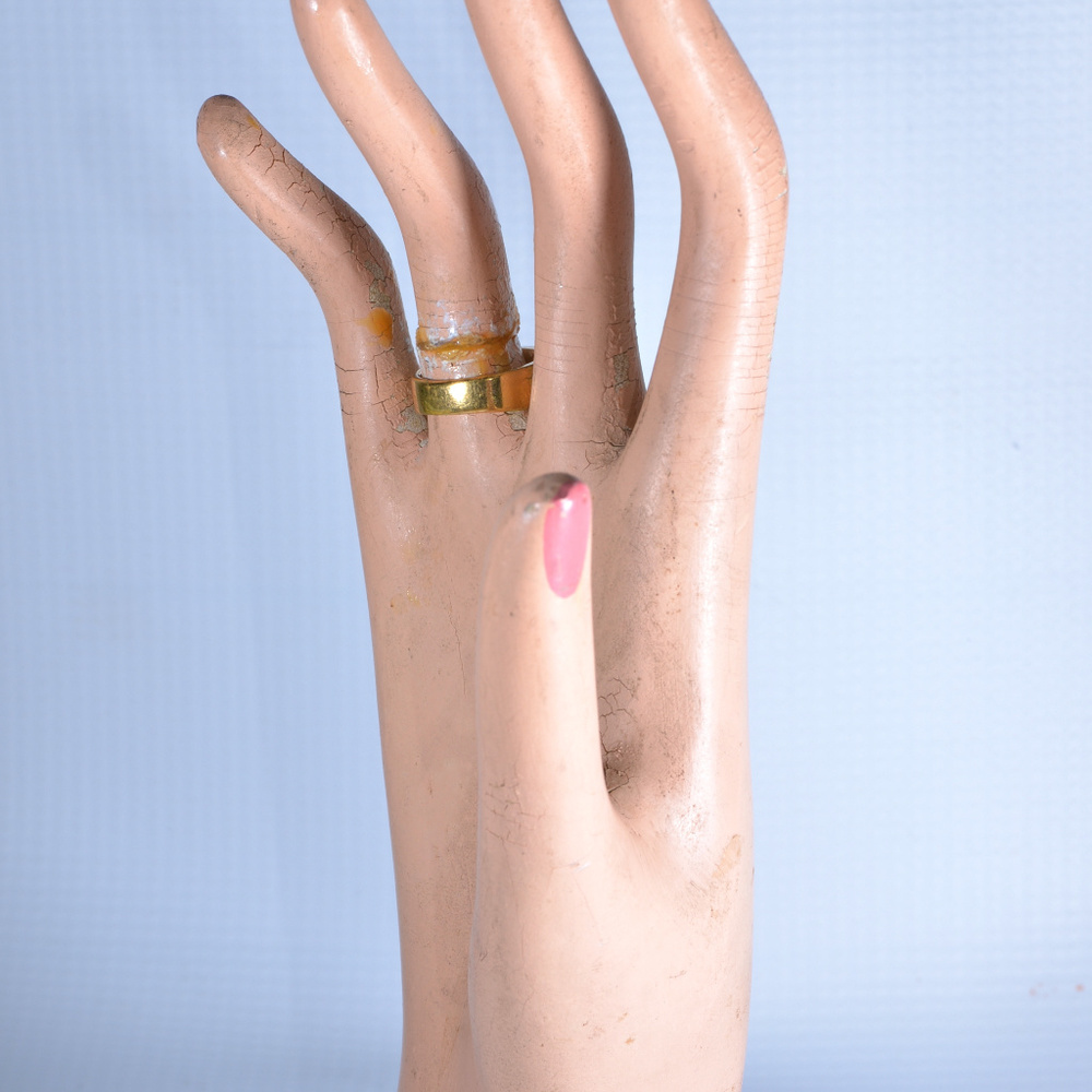 SOLD vintage Avon gold tone ring coral rhinestone sz 6 - Picture 3 of 5